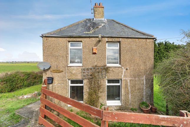 2 bed property, in South-Eau Bank, £190,000