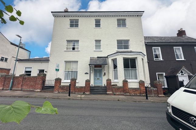 1 bed property, in Flat, £160,000