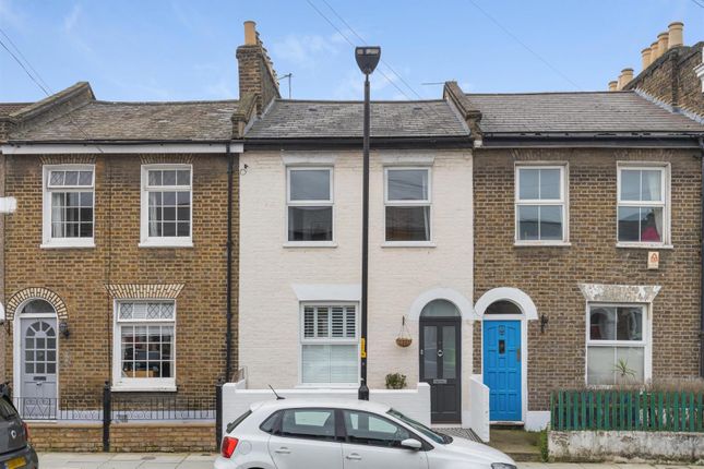 2 bed property, in Kirkwood Road, £775,000