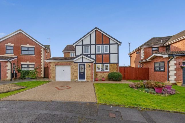 4 bed property, in Heol Glan Elai, £465,000