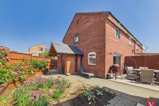 2 bed property, in Bunting Road, £310,000