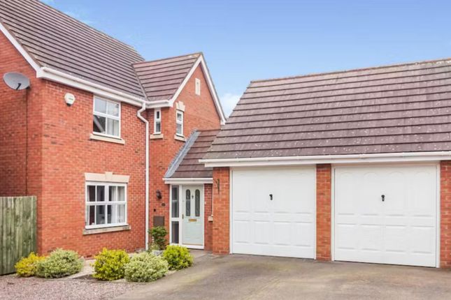 5 bed property, in Harby Close, £490,000