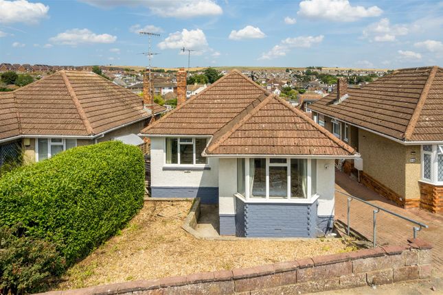 2 bed property, in Oakdene Crescent, £350,000
