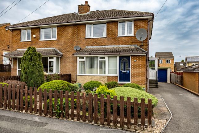 3 bed property, in Stratford Close, £285,000