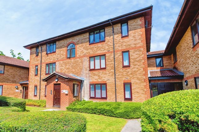 1 bed property, in Kern Close, £80,000