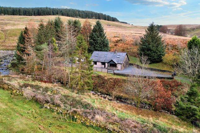 4 bed property, in Mangarwaen, £450,000