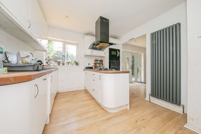 3 bed property, in St. Johns Road, £300,000