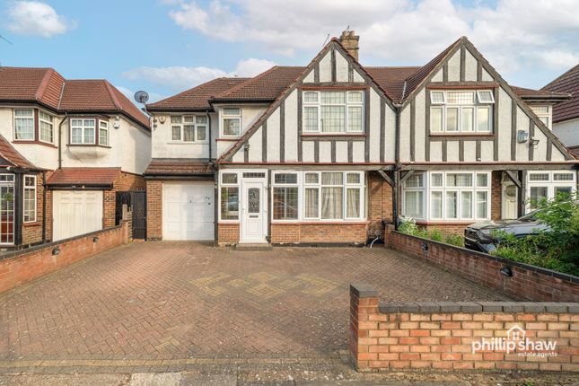 5 bed property, in Redhill Drive, £830,000