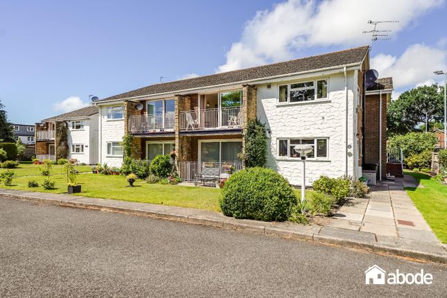 3 bed property, in Deans Court, £285,000
