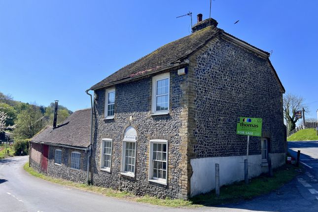 3 bed property, in Alkham Valley Road, £325,000