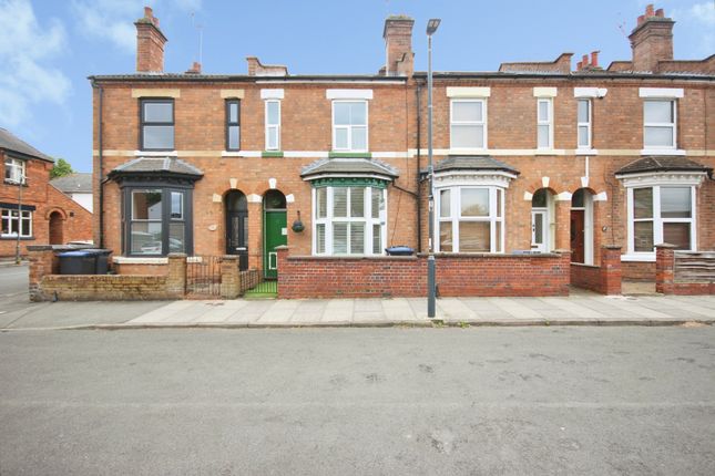 3 bed property, in Tachbrook Street, £270,000