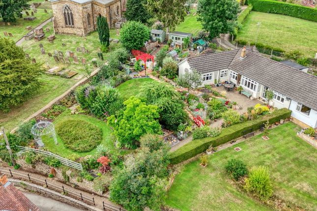 4 bed property, in Vicarage Hill, £490,000