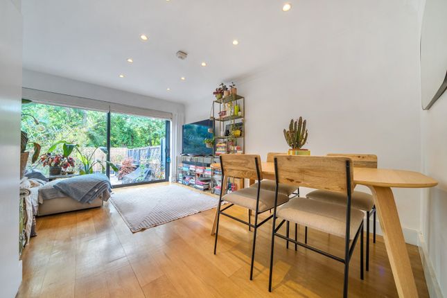 4 bed property, in Vincent Close, £850,000