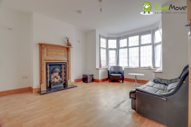 3 bed property, in Elmwood Crescent, £450,000