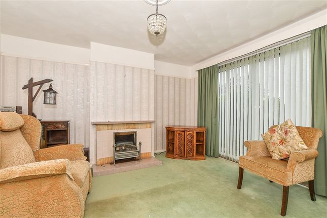 2 bed property, in Sandhurst Road, £170,000