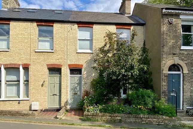 2 bed property, in Fisher Street, £600,000