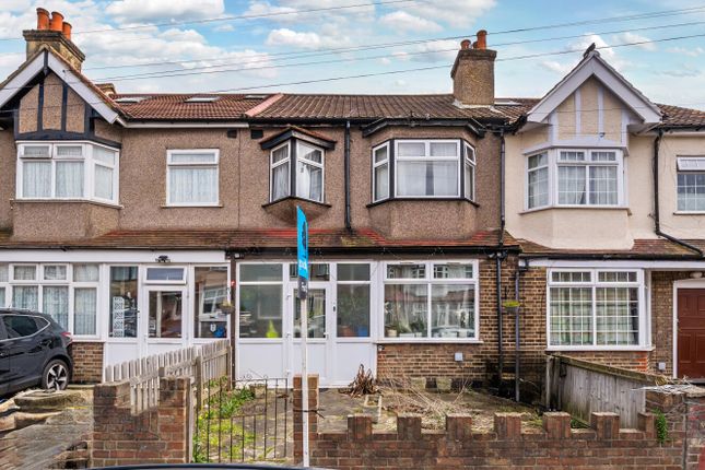 3 bed property, in Manor Way, £475,000