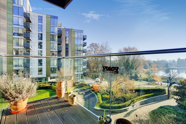 1 bed property, in Goodchild Road, £450,000