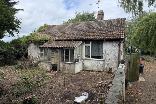3 bed property, in Cranesgate South, £180,000