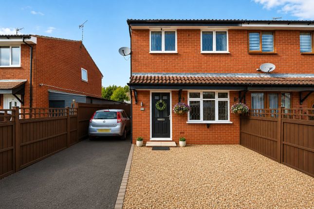 2 bed property, in The Poppins, £250,000