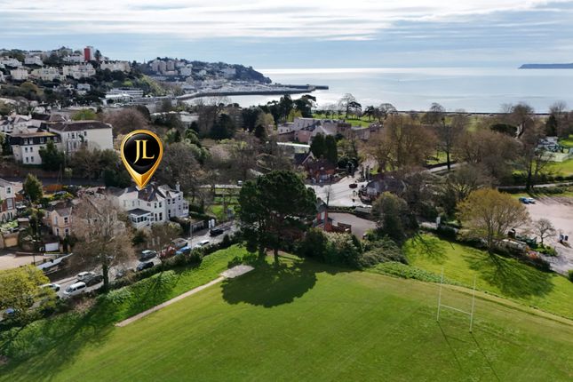 6 bed property, in Avenue Road, £580,000