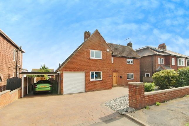 3 bed property, in Snackgate Lane, £329,995