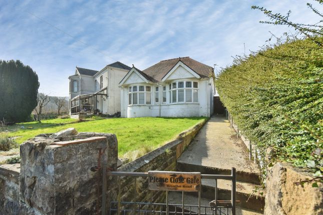 3 bed property, in Brynlloi Road, £200,000