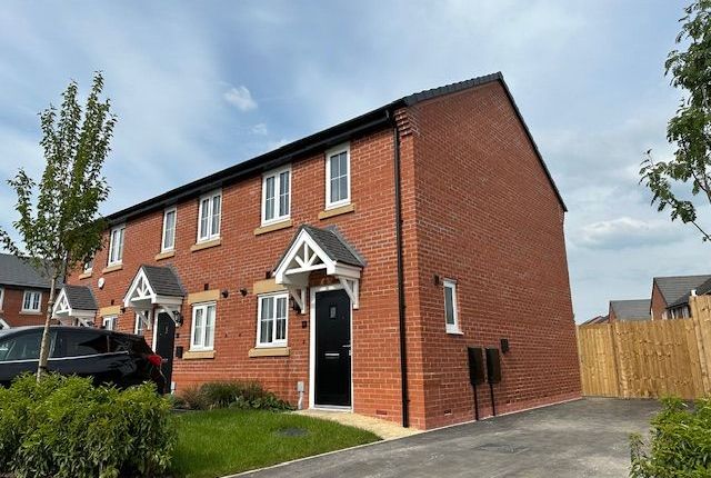 3 bed property, in Wynter Close, £200,000