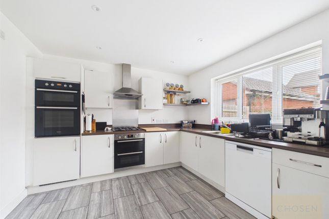 4 bed property, in Springmead Avenue, £475,000