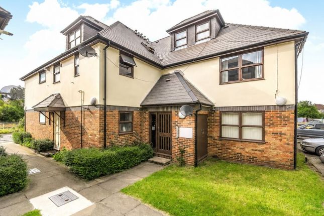 2 bed property, in Flat E Block 3 Maytree Court, £195,000
