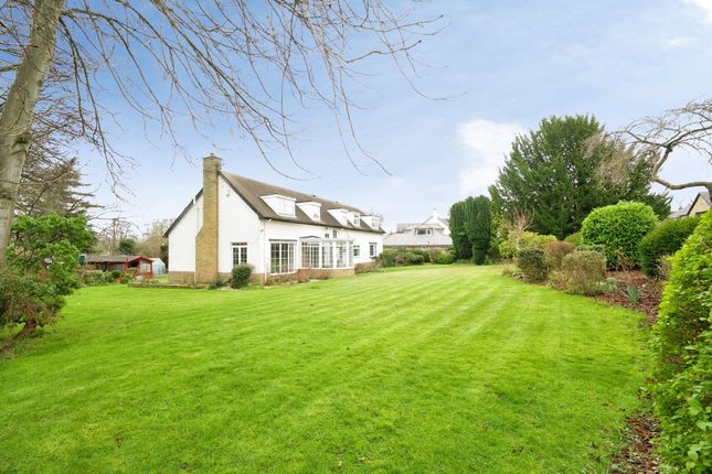 5 bed property, in Woodthorpe Park Drive, £825,000
