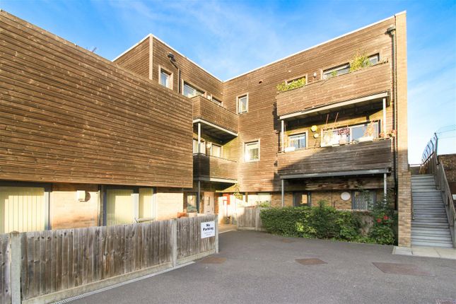 2 bed property, in Reform Row, £250,000
