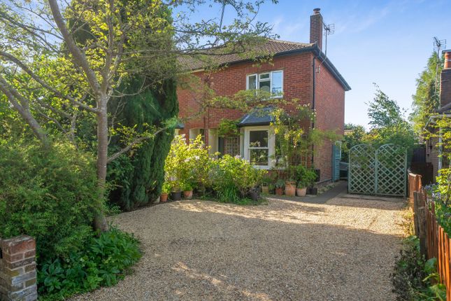3 bed property, in Common Road, £425,000