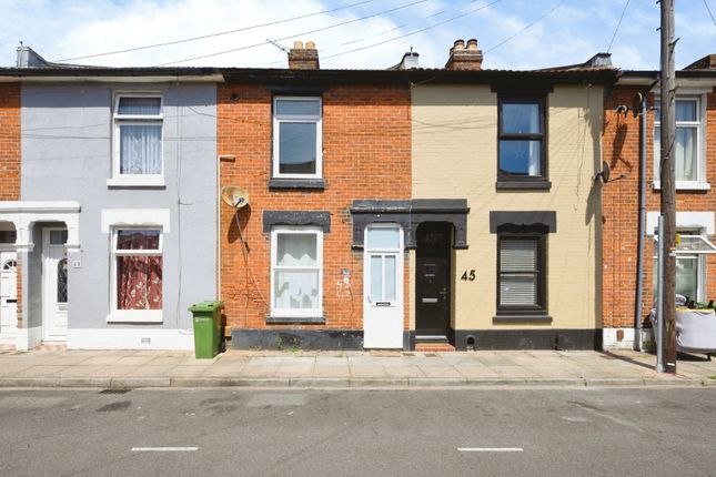 2 bed property, in Manchester Road, £200,000