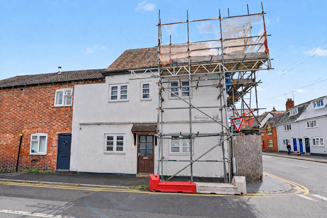 4 bed property, in Head Street, £90,000