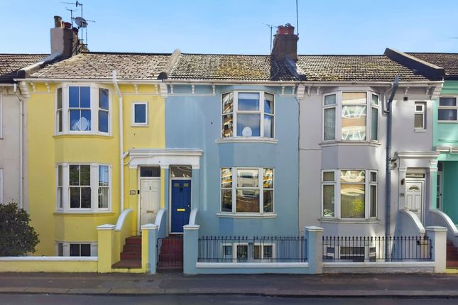 3 bed property, in Clarendon Road, £595,000