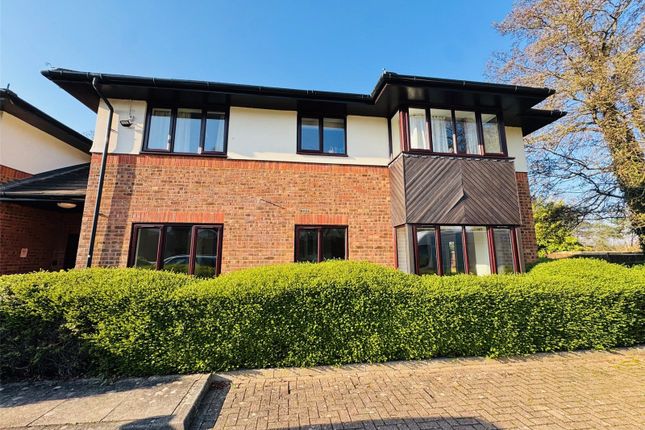 2 bed property, in Old Cove Road, £225,000