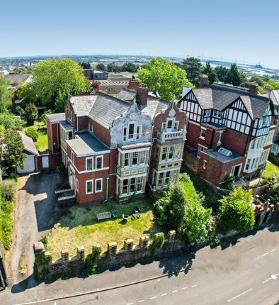 8 bed property, in Stow Park Avenue, £775,000