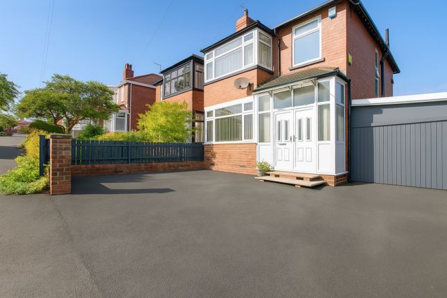3 bed property, in St. Martins View, £345,000