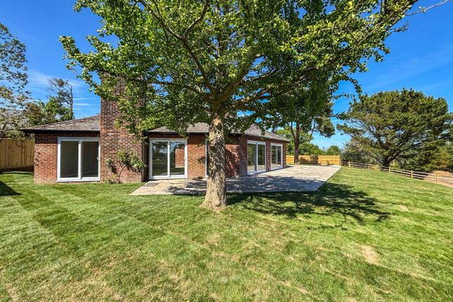 4 bed property, in Caldbec Hill, £775,000