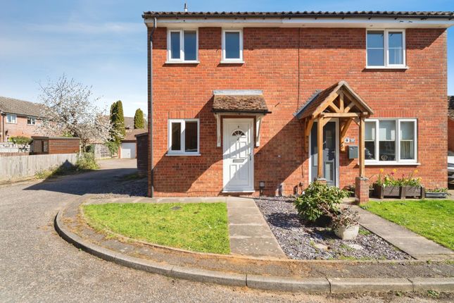2 bed property, in Arthur Road, £210,000
