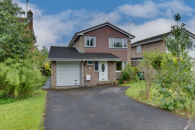4 bed property, in Somerset Close, £315,000