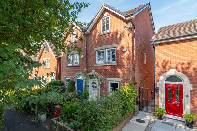 3 bed property, in Marlow Court, £289,995