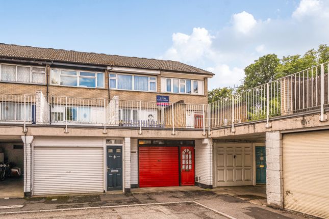 3 bed property, in Sanctuary Close, £425,000