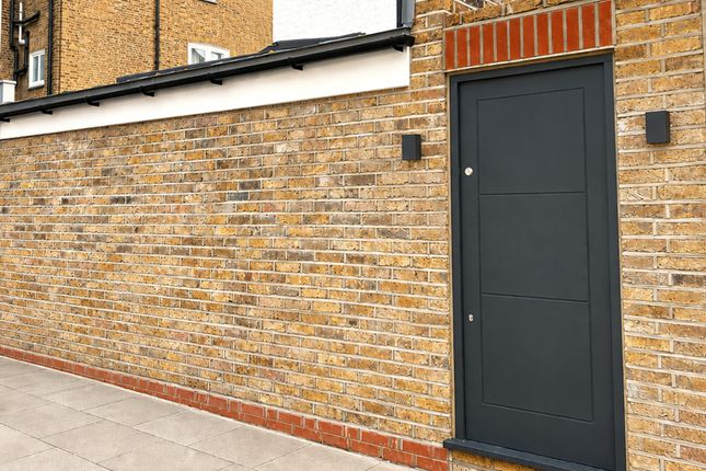 2 bed property, in Fulham Palace Road, £745,000