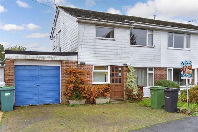 3 bed property, in Quested Way, £300,000