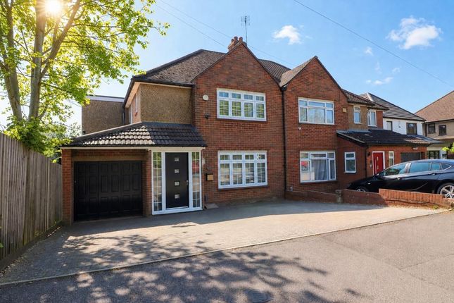 3 bed property, in Bushmead Road, £465,000