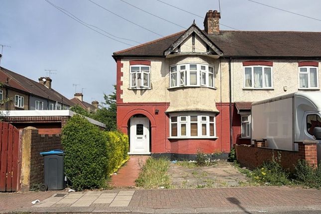 3 bed property, in 2 Herne Close, £325,000