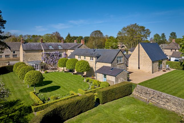9 bed property, in Court Farm House, £2,424,000