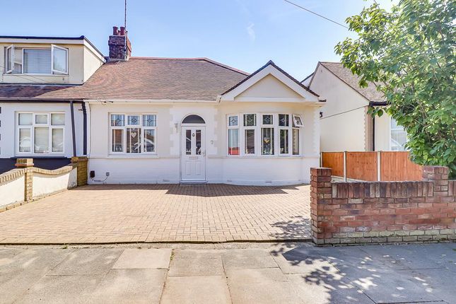 3 bed property, in Bournemouth Park Road, £415,000